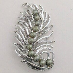 Vintage Oversized Sarah Coventry Silver Tone w/ Faux Pearls Layered Brooch